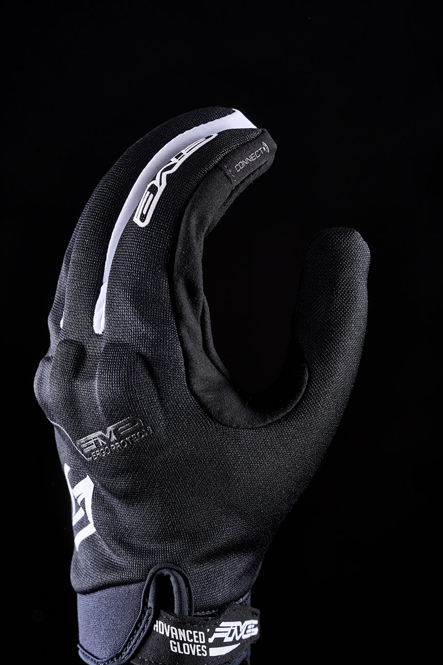 FIVE-GLOVES-MOTO-globe-evo_black_focus_2
