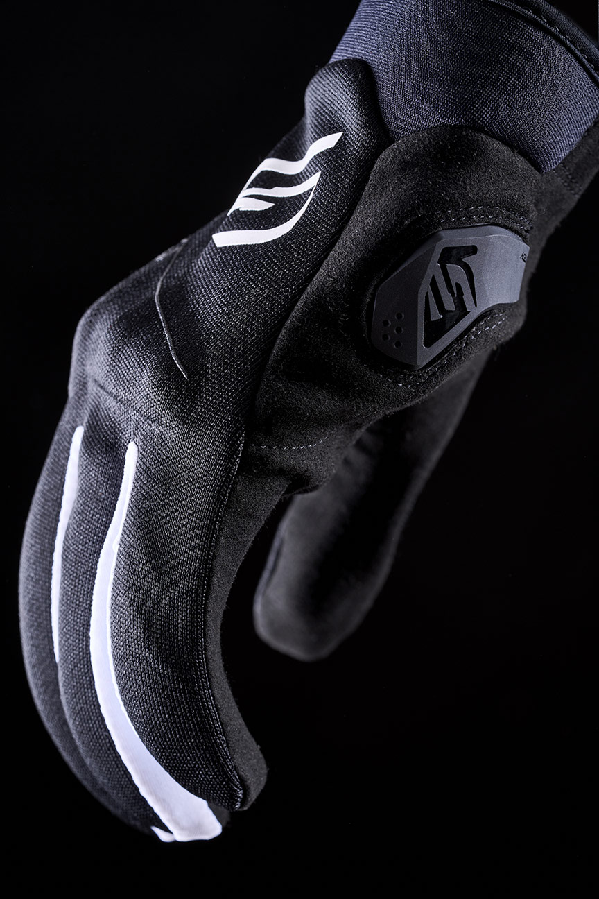 FIVE-GLOVES-MOTO-globe-evo_black_focus_4